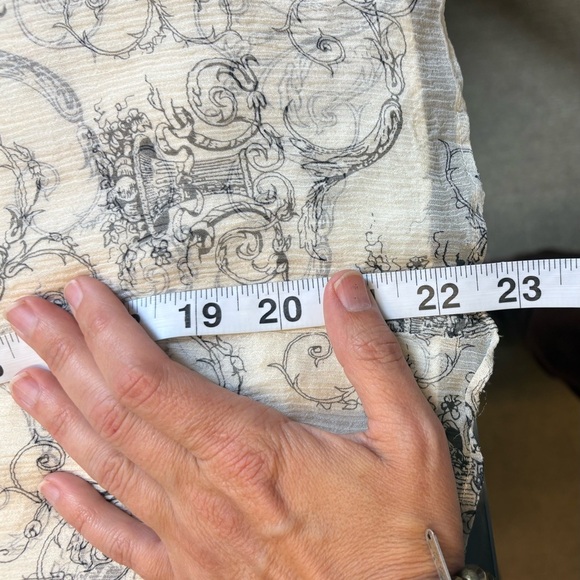 White House Black Market Romantic Silk Sleeveless Flowy Tank Top size Small - Picture 7 of 9